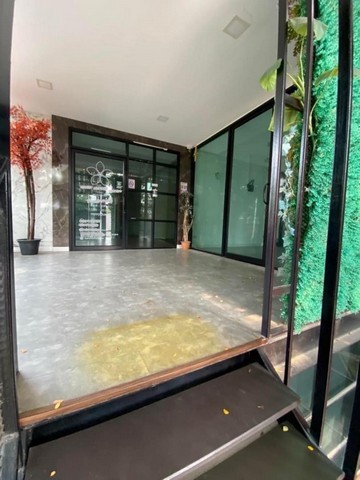 รหัสทรัพย์ MAY130 ให้เช่าพื้นที่อาคารชั้น 2 พร้อมลานจอด 10 คัน ย่านนาคนิวาสซอย4