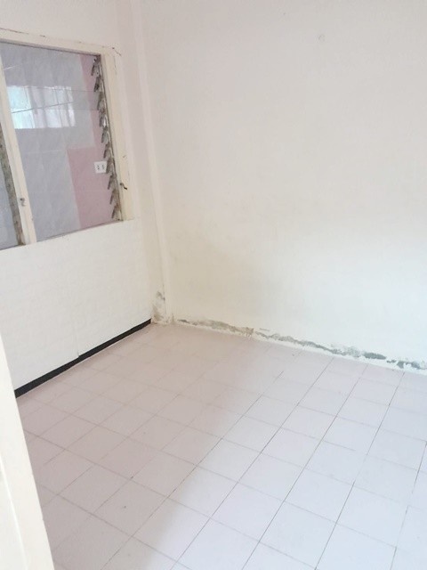 เซ็นทรัล ลาดพร้าว 1.5กม. นานาชาติเซนต์จอห์น 1กม.  ทาวน์เฮาส์ 2 ชั้น 19 ตรว. 3นอน 2น้ำ MRTลาดพร้าว13-17