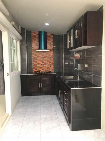 PP11 ขาย ทาวน์เฮ้าส์ สภาพใหม่ เจ้าของอยู่เอง  2 ชั้น โครงการ โกลเด้น ทาวน์ Golden Town 2 ลาดพร้าว-เกษตรนวมินทร์ บ้านหันหน้าทิศเหนือ ซอยนวมินทร์ 42ขายราคา 3,780,000 บาทค่าโอนค่าภาษีคนละครึ่งติดต่อด่วน คุณช่อผกา 0616198565 LINE 0616198565ทาวน์เฮ้าส์ 2 ชั้น เนื้อที่ 19 ตรว. 113 ตรม 4ห้องนอน 2ห้องน้ำ1ห้องครัวพร้อมบิ้วอิน  จอดรถ2คัน  บ้านหันหน้าทิศเหนือแอร์2ตัว ที่ปั้มน้ำ เตาแก๊ส+ที่ดูดคลัน เดินทางสะดวก ส