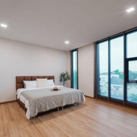 PDD02 ขาย เช่าโฮม ออฟฟิศ สร้างใหม่ 3.5 ชั้น นาคนิวาส ลาดพร้าว71 โชคชัย4 ซอยนาคนิวาส 37 พร้อมตกแต่ง *** ขาย 4 หลัง  ใกล้เซ็นทรัล อีสต์วิลล์ ใกล้ทางด่วน ใกล้MRTลาดพร้าว71 MRTโชคชัย4ราคาขาย 10,900,000 – 11,900,000 บาท ไม่มีค่าส่วนกลาง ***ราคาเช่า 50,000 บาท / เดือน (สัญญาขั้นต่ำ 1 ปี ประกัน 2 เดือน ล่วงหน้า 1 เดือน ) ให้เช่าบ้านเปล่าติดต่อ คุณช่อผกา 0616198565 LINE 0616198565ที่ตั้ง ถนนนาคนิวาส ซอยนาคนิวาส 37 แขวงลาดพร้าว เขต