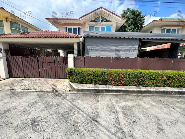 ขาย ขายบ้านเดี่ยว ศุภาลัย วิลล์ อ่อนนุช - สวนหลวง ราคาพิเศษ พร้อมเฟอร์ฯ ตกแต่งสวยหรู พร้อมอยู่ ขนาด 60.3 ตร.วา ติดถนนเมนหมู่บ้าน แขวงดอกไม้ เขตประเวศ กรุงเทพฯ ติดต่อสอบถามได้ค่ะการเดินทาง- ถนนกาญจนาภิเษก  750 เมตร- ถนนเฉลิมพระเกียรติ ร.9  1.1 กิโลเมตร- ถนนพัฒนาการ  2.1 กิโลเมตร- ถนนสุขาภิบาล 2  2.9 กิโลเมตร- ถนนกิ่งแก้ว  5.7 กิโลเมตร- BTS ศรีนครินทร์ 38  6 กิโลเมตรรายละเอียด (Description)- ขนาด 60.3