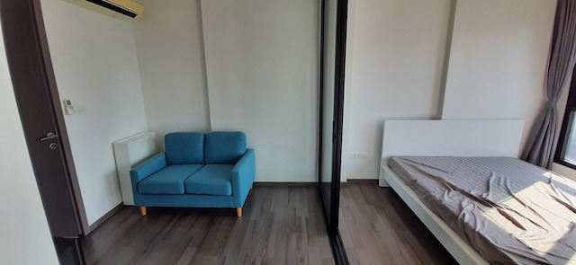 The Base Park West, nice, clean, private, 11th floor, BTS On Nut.***Service for selling/renting houses, condos and giving advice. If interested, contact at any time***Interested in additional details or pictures or making an appointment to see the room?Contact Ekachai (Aui)T. 089-799-5598Line ID: @auiauiaui001 (add @ in front as well)Room type: 1 bedroom, 1 bathroomSize 27 sq m., 11th floorNew, clean room, beautifully decorated, ready to move in.details-------------------------------------------------- ------------Price: 12,000 baht per month-------------------------------------------------- ------------*Facilities worth using– Swimming pool, fitness- store– garden– Wi-Fi Internet in the lobby area (and swimming pool area)-------------------------------------------------- ------------*Nearby important places (Based on information from Google Map)2. Tesco Lotus3. BTS On Nut4. Habito5. Century Department Store6. BTS. On Nut-------------------------------------------------- --------