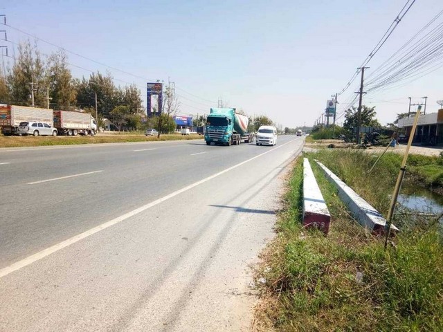 ขายที่ดินพร้อมสิ่งปลูกสร้าง  1-1-83  ไร่ ติดถนนเศรษฐกิจ ถนนมิตรภาพขาเข้าเมือง นครราชสีมา   ZE545