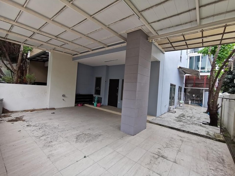 หมู่บ้านภัทรโมทาวน์  ทาวน์​โฮม​3ชั้น แจ้งวัฒนะ19 ตรงข้ามเซ็นทรัลแจ้งวัฒนะ​ นนทบุรี​