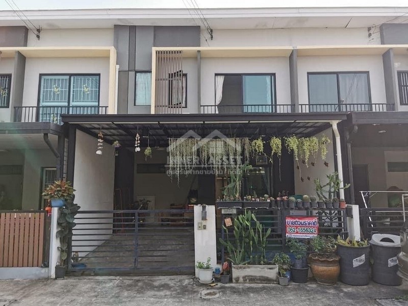 #​ขายขาดทุน​#​ใกล้สนามบิน​ดอนเมือง​ สำนักงาน​เขตดอนเมือง#​ใกล้รถไฟฟ้า​สายสีแดง#​ราคาดีที่สุดใน​โครงการ​  ขายด่วน! ทาวน์โฮม 2 ชั้น เดอะคอนเนค 37  หลักสี่-ดอนเมือง​ ใกล้สำนักงาน​เขตดอนเมือง( ซอยช่างอากาศ​อุทิศ​ 10)​18  ตร.ว   3​ห้องนอน​ 2​ห้องน้ำ​ 1​ ที่จอดรถราคาขาย 2,990,000  บาท การเดินทางใจกลางเมืองสามารถเข้า-ออกได้หลายเส้นทาง ได้แก่ ถนนวิภาวดี, ถนนแจ้งวัฒนะ, ถนนศรีสมาน