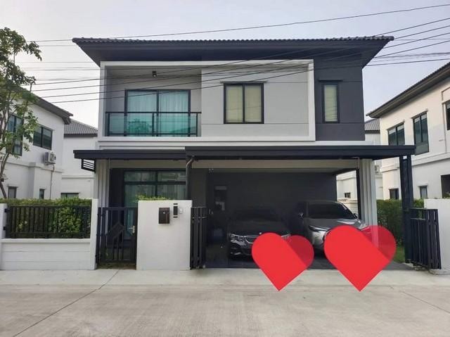 PB3417 ให้เช่าบ้านเดี่ยว 2 ชั้น โครงการ แกรนด์ บริทาเนีย วงแหวน – รามอินทรา เขต คลองสามวา ติดต่อ คุณบิว 081 252 3279 หรือ 061 619 8565ID line : 061 787 9691ราคาเช่า 70,000 บาท/เดือนราคาขาย 6,890,000 บาทบ้านเดี่ยว 2 ชั้น โครงการแกรนด์ บริทาเนีย วงแหวน – รามอินทรา ถนนเลียบวงแหวนกาญจนาภิเษกเนื้อที่ 50.5 ตารางวาพื้นที่ใช้สอย 170 ตารางเมตร3 ห้องนอน3 ห้องน้ำห้องนั่งเล่น ครัวไทยที่จอดรถ 2 คันแอร์ 4 ตัวมีระบบฟอกอากาศแ