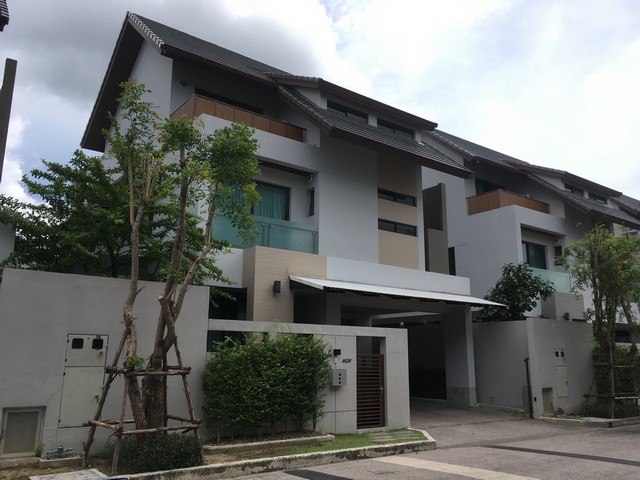 รหัส # TU074 ให้เช่าบ้านเดี่ยว 3 ชั้น  61 ตรว. 3 ห้องนอน Private Nirvana Residence โยธินพัฒนา11 ย่านเลียบด่วน *** ราคาเช่า : 95,000 บาท/เดือนรหัสทรัพย์ # TU074 ติดต่อ:: ฐิติพรรณ (ตุ่น) โทร/ID Line:: 0942823961 Line:: https://line.me/ti/p/3xFA1An8Kcรหัส # TU074 ให้เช่าบ้านเดี่ยว 3 ชั้น 61 ตรว. 3 ห้องนอน Private Nirvana Residence โยธินพัฒนา11 ย่านเลียบด่วน *** ราคาเช่า : 95,000 บาท/เดือนบ้านเดี่ยว 3 ชั้น  Private Nirvana Residence โยธินพัฒนา11เนื้อที่ 61 ตร.วา  พื้นที่ใช้สอยประมาณ 340 ตร.ม.  3 ห้องนอน 4 ห