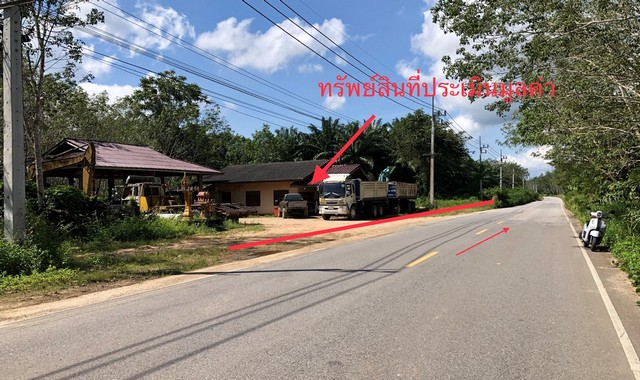  รายละเอียดเพิ่มเติม Code ID : PKK02-09947  ราคาขาย 3,564,000  บาท- ขนาดพื้นที่ :   1729.00 ตร.ว.- พื้นที่ใช้สอย :  141.00 ตร.ม. - จำนวนห้อง :   3 ห้องนอน 1 ห้องน้ำ - ที่จอดรถ :    2   คัน- บ้านหันทางทิศ : เหนือ  พิกัดทรัพย์ : https://maps.app.goo.gl/8zDhivB2a7YHAFs3A    สถานที่ใกล้เคียง- ใกล้โรงพยาบาลคีรีรัฐนิคม โลตัส คีรีรัฐนิคม- ใกล้ สาธารณะสุขตำบลท่าขนอน - ใกล้โรงพยาบาลส่งเสริมสุขภาพตำบลบ้านน้ำหัก- ใกล้โลตัส คีรีรัฐนิคม สอบถามเพิ่มเติ