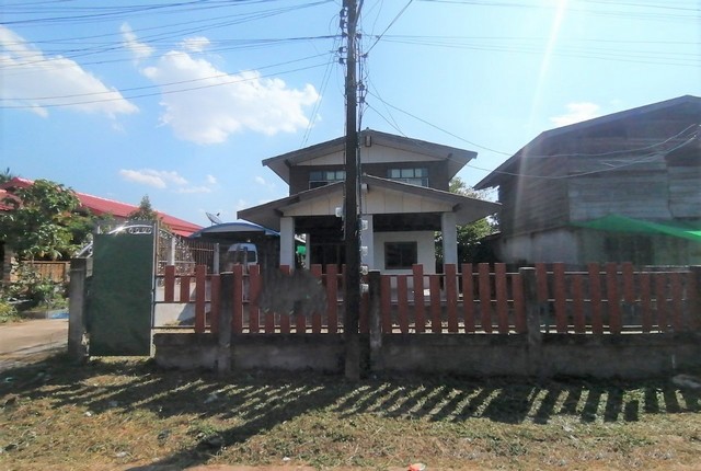 รายละเอียดเพิ่มเติมCode ID : PKK02-08790ราคาขาย      1,188,000 บาท- ขนาดพื้นที่ : 116 ตร.ว (1 งาน / 16 ตร.ว)- พื้นที่ใช้สอย :  202.80 ตร.ม- จำนวนห้อง : - ห้องนอน 1 ห้องน้ำ- จอดรถ :   1-2 คัน- บ้านครึ่งตึกครึ่งไม้ : 2 ชั้น- บ้านครึ่งตึกครึ่งไม้หันทางทิศ :- อายุอาคาร :   15 ปีพิกัดทรัพย์ : https://maps.app.goo.gl/o6y7YAs1e7h4qybK6สถานที่ใกล้เคียง- ใกล้โลตัส โกเฟรช อำเภอศรีวิไล บึงกาฬ- ใกล้โรงพยาบาลศรีวิไล- ใกล้โรงเรียนอนุบาลศรีวิไล- ใกล้โรงเรีย