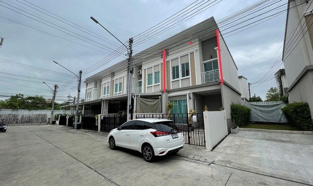 ขายทาวน์เฮ้าส์  หมู่บ้านเวียสเต้ พระราม 2 สมุทรสาคร (PKK03-05703)