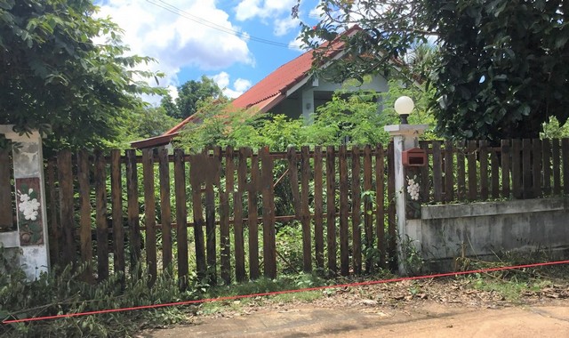 รายละเอียดเพิ่มเติมCode ID :   PKK02-10589ราคาขาย       1,355,000 บาท- ขนาดพื้นที่ :   200 ตร.ว (2 งาน)- พื้นที่ใช้สอย :   184.50 ตร.ม- จำนวนห้อง :   3 ห้องนอน 1 ห้องน้ำ- จอดรถ :     1-2 คัน- บ้านเดี่ยว    :   1 ชั้น- บ้านเดี่ยวหันทางทิศ :- อายุอาคาร :   13 ปีพิกัดทรัพย์ :    https://maps.app.goo.gl/5eyAtRkCmLREF7HX7สถานที่ใกล้เคียง- ใกล้ตลาดคลองถม ทุกวันศุกร์- ใกล้โลตัส โกเฟรช เซกา บึงกาฬ- ใกล้โรงพยาบาล เซกา- ใกล้วัดบุญเพ็งวงศ์สง่าสอบถามเพิ่มเติม/นัดช