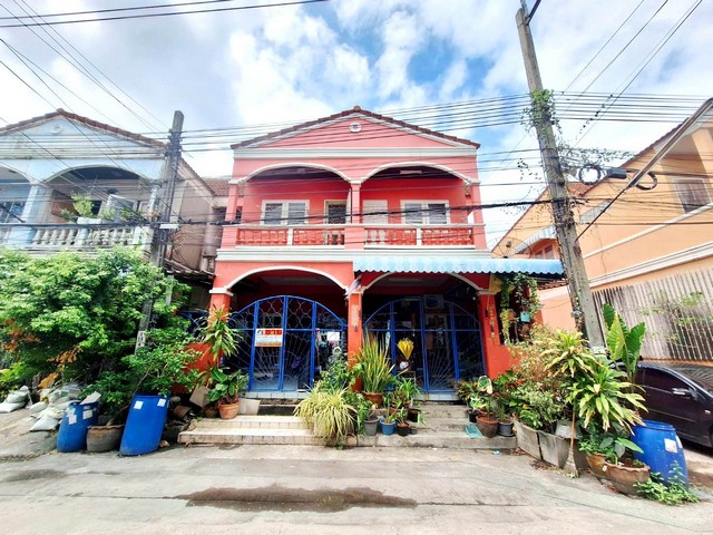 Townhome รุ่งกิจวิลล่า 5   1500000 THB 3 นอน 2 Bathroom 17 SQ.WA 0 Ngan 0 Rai ทรัพย์ดี ทาวน์เฮ้าส์ 2 ชั้น 17 ตร.ว. 3 ห้องนอน 2 ห้องน้ำ เดินทางสะดวกสบาย หมู่บ้านติดถนนใหญ่ ใกล้สถานีแอร์พอร์ตลิ้ง ใกล้สนามบินสุวรรณภูมิ