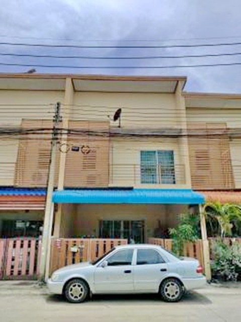 บ้านสร้าง วังน้อย เดอะ เบสท์  เช่าทาวน์โฮม 2 ชั้น ม.ยิ่งรวย 22ตรว. 3นอน 2น้ำ 2จอดรถ 2แอร์ ตลาดสี่ขวาพัฒนา