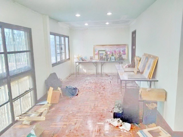 ตลาดออเงิน 1 กม.สุขาภิบาล 5 35-45 ให้เช่าทาวเฮ้าส์ 2 หลัง 2 ชั้น   เป็นออฟฟิศแบบบ้านๆ ได้ 52 ตรว.3นอน 3น้ำ 6จอดรถ