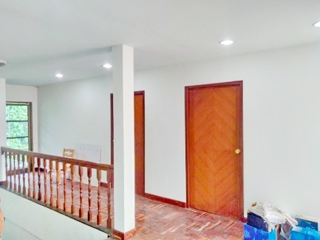 ตลาดออเงิน 1 กม.ให้เช่าทาวเฮ้าส์ 2 หลัง 2 ชั้น สุขาภิบาล 5 35-45  บรรยากาศ เป็นออฟฟิศแบบบ้านๆ ได้ 50 ตรว.3นอน 3น้ำ 6จอดรถ