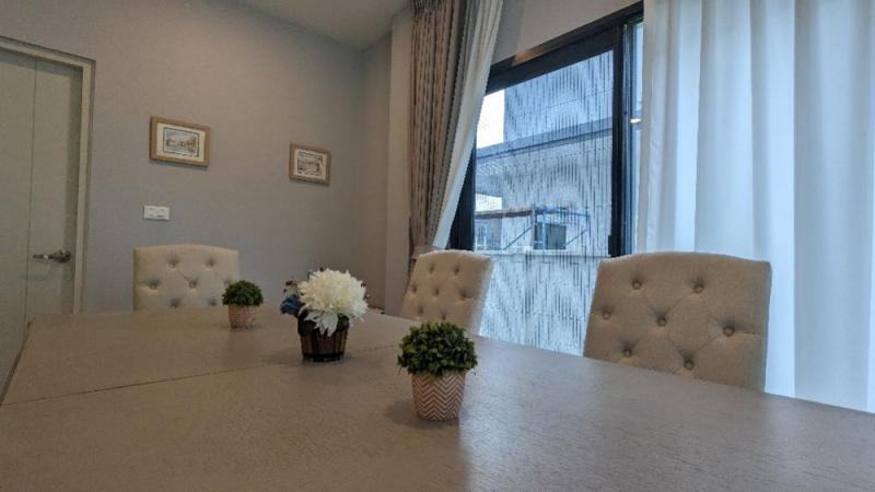 ปล่อยเช่าบ้านสร้างใหม่ เซนโทร บางนา ตกแต่งอย่างดีด้วยเฟอร์นิเจอร์ดีไซเนอร์