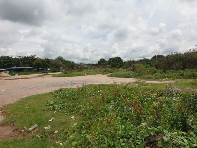 ขายที่ดินริมทะเลหาดแสงจันทร์ขนาด 3-1-0.4 ไร่ ข้ามถนนถึงทะเล Land For Sales infont Sangjan Beach@Rayongราคา 14.4 ล้าน/ไร่เหมาะสำหรับทำคอนโด โรงแรม บ้านพักตากอากาศเพื่ออยู่อาศัย หรือเพื่อการลงทุน อาทิ เช่น อาคารพาณิชย์ pool villa รีสอร์ทเนื้อที่ทั้งหมด 3 ไร่ 1งาน  0.4ตรว.ขายยก  ค่าโอนคนละครึ่งโฉนดครุฑแดง นส.4จพร้อมโอนพิกัด ต.เนินพระ อ.เมือง จ.ระยองสถานที่ใกล้เคียง- ตรงข้ามจุด check-in รูปปั้นผีเสื้อสมุทร- ใก