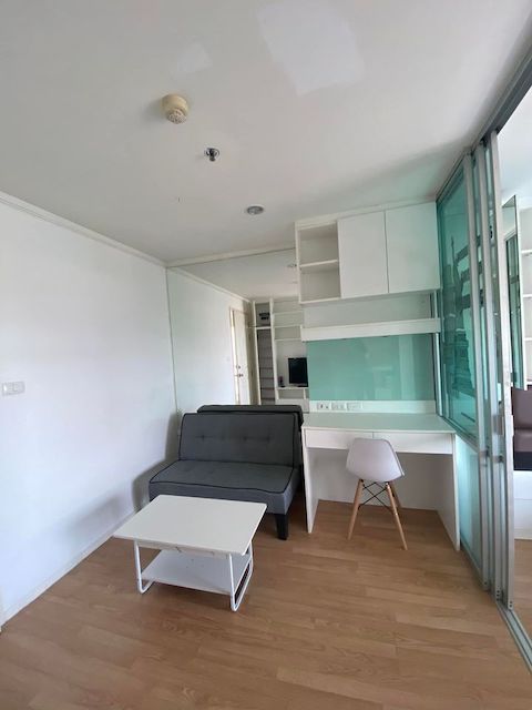 Lumpini Ville ลาซาล แบริ่ง น่าอยู่ สะอาด ชั้น 9 BTS แบริ่ง***บริการรับฝากขาย/เช่าบ้าน  คอนโด และให้คำปรึกษา สนใจติดต่อได้ตลอดเวลา*** สนใจรายละเอียดเพิ่มเติมหรือรูปภาพหรือนัดชมห้อง ติดต่อ เอกชัย (Aui) T. 089-799-5598 Line ID:  @auiauiaui001 ( เติม @ ด้านหน้าด้วยนะครับ )--------------------------------------------------------------แบบห้อง  1 ห้องนอน  1 ห้องน้ำขนาด 27.5 ตรม. ชั้น 9  อาคาร Bห้องใหม่สะอาด ตกแต่งสวยงาม พร้อมเข้าอยู่รายละเอียด--------------------------------------