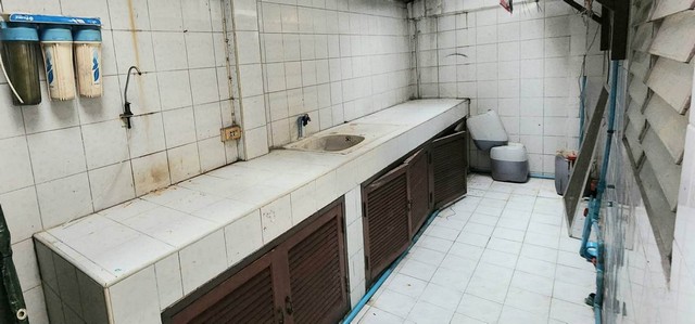 ทาวน์โฮม รุ่งทรัพย์สามัคคี   2650000 บาท  พ.ท. 30 ตารางวา สะดวกต่อการเดินทาง ภายในโครงการเงียบสงบ ตกแต่งด้วยพื้นกระเบื้องทั้ง 2 ชั้น ทำเลดี การเดินทางสะดวก ใกล้ถนนสามัคคี ถนนประชานิเวศน์ 3 ถนนประชาชื่น ถนนงามวงศ์วาน