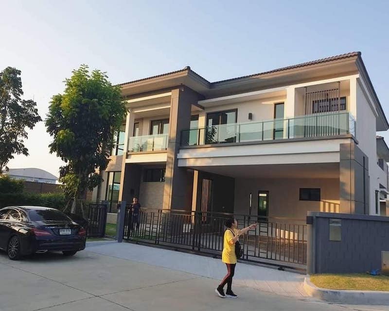 BS714 ขายบ้านเดี่ยว 2ชั้น เดอะ ซิตี้ ราชพฤกษ์-สวนผัก 5ห้องนอน 6ห้องน้ำ หลังมุม The City Ratchaphruek-Suanphak ถนนบางกรวย-จงถนอม ใกล้ทางด่วนศรีรัชฯ  contact : คุณบัว 荷花 Bua Agent 0936464597, 0826914598Line : Bua093ราคาขาย 25 ลบ. แต่งพร้อมอยู่BS714 บ้านเดี่ยว 2ชั้น เดอะ ซิตี้ ราชพฤกษ์-สวนผัก ขนาด 103.7ตารางวา พื้นที่ใช้สอย 375 ตารางเมตรหลังริม ถนนบางกรวย-จงถนอม ใกล้ทางด่วนศรีรัชฯ  จำนวนห้อง : 5ห้องนอน 6ห้องน้ำ 2ห้องรับแขก 1ห้องครัว 1ห้อ