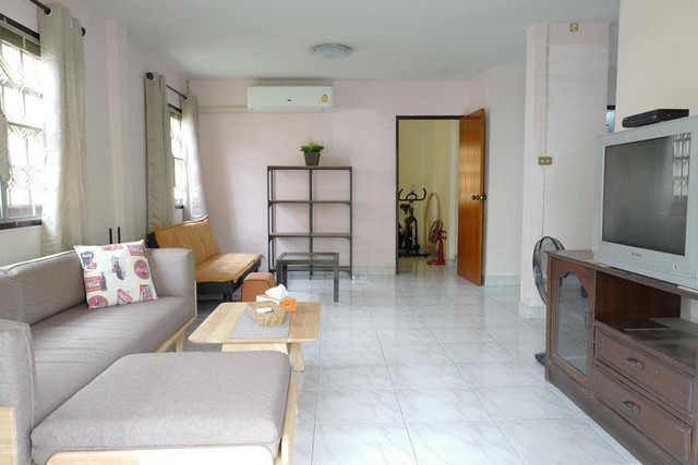 ให้เช่าบ้านเดี่ยวเนื้อที่ 80ตร.ว. 2 ชั้น ซอยแจ้งวัฒนะ28 ใกล้เซ็นทรัลแจ้งวัฒนะเดินเพียง10นาที   หมู่บ้านศราวัณวิลล์