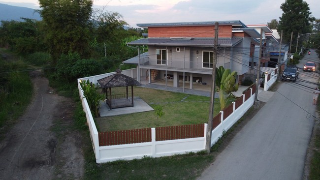 sss435 ขายบ้านเดี่ยวบ้านร้อยจันทร์ ต.เหวิน หางดง เชียงใหม่ที่ัตั้ง ต.บ้านเหวิน อ.หางดง จ.เชียงใหม่3 ห้องนอน  2 ห้องน้ํา  ก่อสร้างใหม่ พื้นที่ 121 ตารางวาพื้นที่ใช้สอย 225 ตารางเมตรบ้านสร้าง 3ปี ไม่เคยมีคนอยู๋  ทิศตะวันออกเฉียงเหนือสถานที่ใกล้เคียงห่างจากโรงเรียนเชียงใหม่มอนเตสซอรี่เพียง 170 เมตรสนามบินนานาชาติเชียงใหม่ 10กม ตลาดสดแม่เหียะ เชียงใหม่ไนท์ซาฟารี  ** เพื่อ