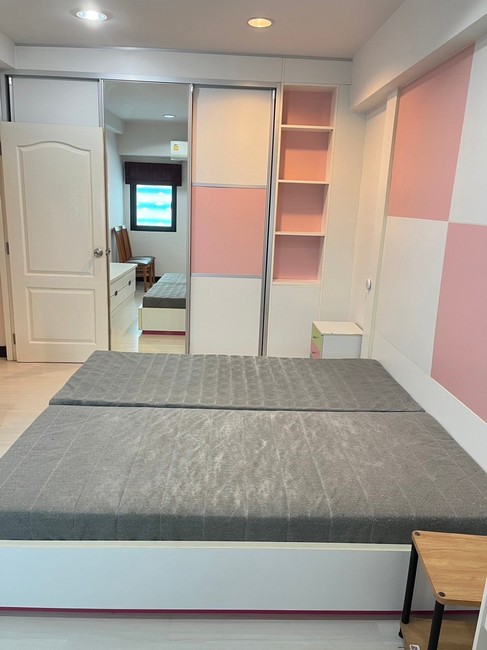  svs257  ให้เช่า ศุภวรรณริเวอร์เพลสคอนโด ลาดกระบัง54  พร้อมอยู่ทำเลที่ตั้ง: ซอยลาดกระบัง 54 (ใกล้สนามบินสุวรรณภูมิ) ตำบลบางเสาธง อำเภอ บางพลี สมุทรปราการรายละเอียด :- ห้องขนาด 45 ตรม.- 1 ห้องนอน 1 ห้องพักผ่อน 1 ห้องน้ำ- เฟอร์ครบ พร้อมอยู่- ตึก E ชั้น 2 - บรรยากาศดี เงียบสงบ ร่มรื่นย์- เหมาะสำหรับผู้ที่ทำงานในสนามบินสุวรรณภูมิ ,King Power- ปลอดภัย มีระบบคีย์การ์ด เข้า-ออก อาคารและหมู่บ