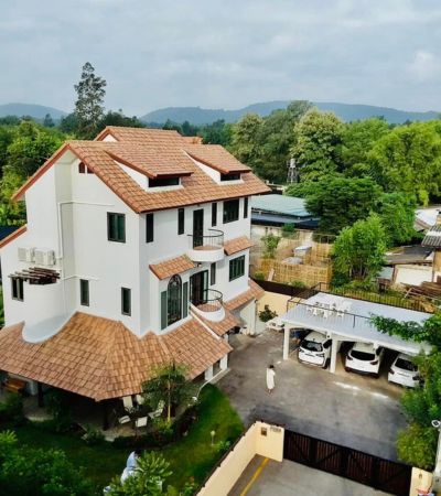 ติดต่อ เต้ย 086-659-5965 Line ID: Creatoeyขาย 15 ล้านบาทหายากมากกก บ้านเดี่ยว 3 ชั้น สไตล์ซาฟารี (Safari)* คำนึงถึงการอยู่อาศัยอย่างอิสระ พิถีพิถัน และใกล้ชิดกับธรรมชาติ* ภายใต้บรรยากาศแห่งความสงบ สวยงาม ด้วยแบบบ้านที่ไม่เหมือนใครต.หนองควาย อ.หางดง จ.เชียงใหม่.5 ห้องนอน 6 ห้องน้า เนื้อที่ 142 ตารางวา พื้นที่ใช้สอยประมาณ 262 ตารางเมตร (เฉพาะตัวบ้าน)โรงจอดรถ 3 คัน มีดาดฟ้าด้านบนที่จอดรถ (พื้น