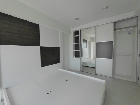 svs175  ให้เช่า  ศุภวรรณริเวอร์เพลสคอนโด ลาดกระบัง54 ห้องมุม ระเบียงกว้างทำเลที่ตั้ง: ซอยลาดกระบัง 54 (ใกล้สนามบินสุวรรณภูมิ) ตำบลบางเสาธง อำเภอ บางพลี สมุทรปราการรายละเอียด :- ห้องมุมขนาด 49 ตรม.- 1 ห้องนอน 1 ห้องพักผ่อน 1 ห้องน้ำ- เฟอร์ครบ พร้อมอยู่- ตึก E ชั้น 3 ห้องมุม- บรรยากาศดี เงียบสงบ ร่มรื่นย์- เหมาะสำหรับผู้ที่ทำงานในสนามบินสุวรรณภูมิ ,King Power- ปลอดภัย มีระบบคีย์การ์ด เ