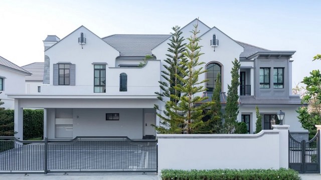 AP100689,000,000 Bathขายบ้านเดี่ยวโครงการ : หมู่บ้านนันทวัน พระราม9-กรุงเทพกรีฑาตัดใหม่ที่ตั้งทรัพย์ :  ถนนกรุงเทพกรีฑาตัดใหม่ แขวงสะพานสูง เขตสะพานสูง กรุงเทพมหานคร 10240พื้นที่ 173.50 ตร.ว (1 งาน / 73.50 ตร.ว)5 ห้องนอน 6 ห้องน้ำ จอดรถ  คันจุดเด่นทรัพย์บ้านเดี่ยวหรู 2 ชั้น พื้นที่ใช้สอย 449 ตร.ม.แปลงสวยที่สุดในโครงการ หน้าสวน ติดถนนเมน2ด้านสถานที่สำคัญใกล้เคียงมาร์เก็ตเพลส, เดอะพาร์ค กรุง