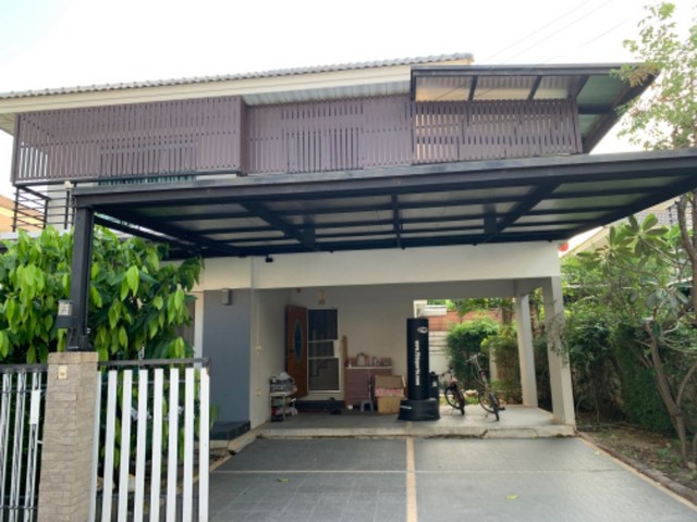 AP10026,900,000 Bath ขายบ้านเดี่ยวโครงการ : หมู่บ้านเพอร์เฟค เพลส สุขุมวิท 77-สุวรรณภูมิที่ตั้งทรัพย์ :  ถนนลาดกระบัง แขวงลาดกระบัง เขตลาดกระบัง กรุงเทพมหานคร 10520พื้นที่ 57.00 ตร.ว.3 ห้องนอน 2 ห้องน้ำ จอดรถ 2 คันจุดเด่นทรัพย์ต่อเติมครัวด้านหลัง สภาพแวดล้อมบริเวณบ้านร่มรื่น เงียบสงบสถานที่สำคัญใกล้เคียงโรบินสัน ลาดกระบัง, โลตัส ลาดกระบังสถาบันเทคโนโลยีพระจอมเกล้าเจ้าคุณทหารล