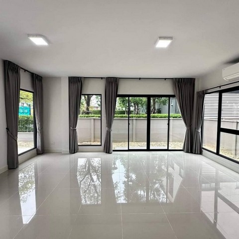 R2878 ให้เช่าบ้านเดี่ยว 3ชั้น  สไตล์วิวล่าหรู โครงการ บ้านกลางเมือง รามอินทรา 83