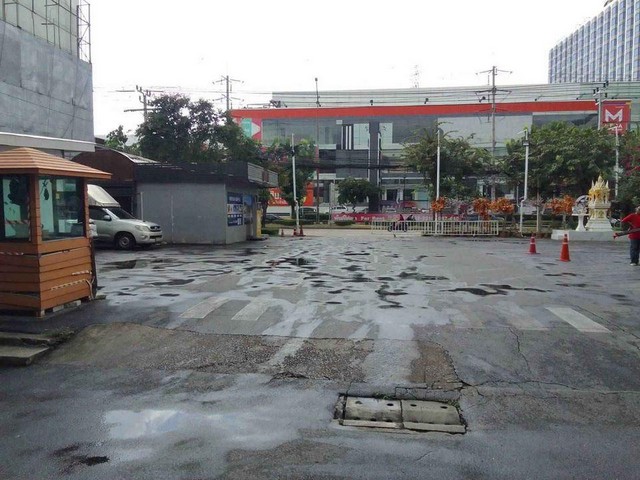 MK49ให้เช่าอาคารติดถนนใหญ่ย่านรัชดา สุทธิสารสามารถเปิดร้านอาหารได้ พร้อมที่จอดรถ