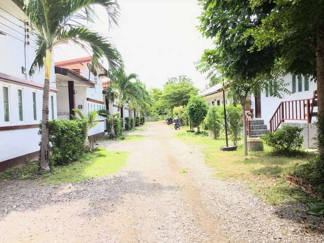 ขายที่ดิน  1-1-80 ไร่ รวมห้องพัก 16  ต.สามพระยา อ.ชะอำ  จ.เพชรบุรี  ZW274