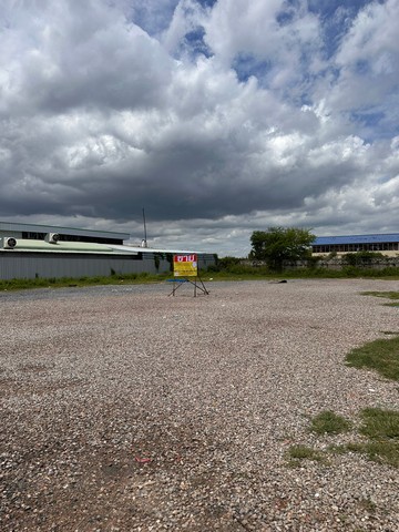 ขายที่ดิน 1-1-52 ไร่ ถ.เส้นวัดสหกรณ์-วัดกำพร้า ต.บางหญ้าเเพรก อ.เมือง จ.สมุทรสาคร  ZW248