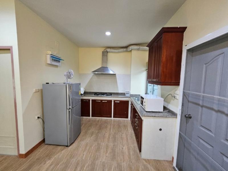 ให้เช่าทาวน์โฮม  3 ชั้น เนื้อที่ 22 ตารางวา  3 ห้องนอน  โครงการบ้านกลางเมือง บริติช ทาวน์ ศรีนครินทร์ เมืองสมุทรปราการ