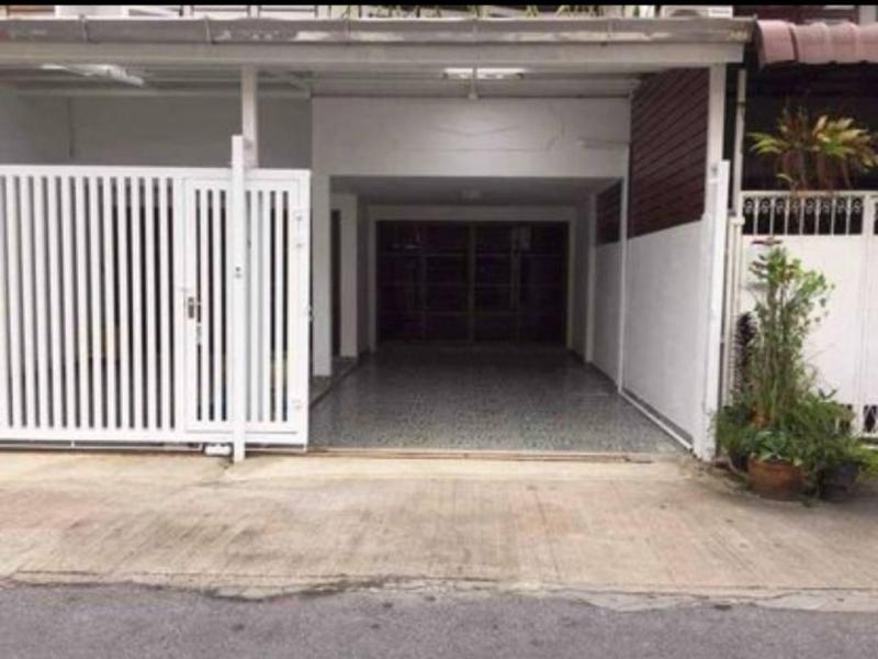 ให้เช่าทาวน์โฮม 2 ชั้น เนื้อที่ 35 ตารางวา 4 ห้องนอน 2 ห้องน้ำ หมู่บ้านไทยวันดี ซอยวชิรธรรมสาธิต 57 เพิ่งรีโนเวทใหม่