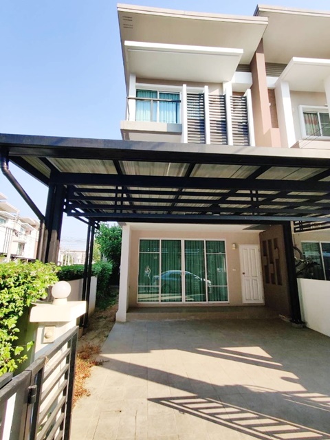 ปล่อยเช่าทาวน์โฮมพรีเมี่ยม 3 ชั้น BTS บางบัว (1 กม.) สนามบินดอนเมือง 28ตรว.180ตรม. 24,999B-M 3นอน 3น้ำ 3จอดรถ 5แอร์BTS BangBua (1km.) townhome 3-story for rent Townhome Premium  Don Mueang Airport. 28sq.wa. 180sq.m. 24,999B-M 3bed 3bath 3parking 5A/C.ถนน วิภาวดีรังสิต แขวงตลาดบางเขน เขตหลักสี่ กรุงเทพมหานคร 10210มีที่ชาร์จ EV charger ติดตั้งไว้ให้เรียบร้อยสำหรับรถยนต์ไฟฟ้าสิ่งอำนวยความสะดวก-เจ้าหน้าที่รักษาความปลอดภัย (รปภ.)-มีฟิตเนส -สระว่ายน้ำ3 ห้องนอน3 ห้องน้ำ1 ห้องทำ