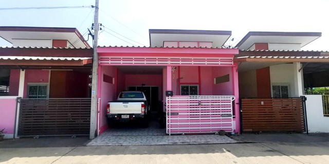 ทาวน์โฮม บีเคลัคกี้โฮม 1 0 ไร่ 0 งาน 21 SQ.WA 1500000 บาท. ไม่ไกลจาก ใกล้เทศบาลตำบลอุทัย ตลาดอุทัย สถานีตำรวจอุทัย สวนอุตสาหกรรมนิคมโรจนะ 2 และ 3 โรงงานอิชิตัน โลตัสอุทัย ธนาคารออมสินสาขาอุทัย อยู่ในแหล่งชุมชน การเดินทางสะดวก ใกล้ถนนอุทัย-ภาชี (ทาวน์เฮ้าส์มือสอง) สภาพแวดล้อมดี