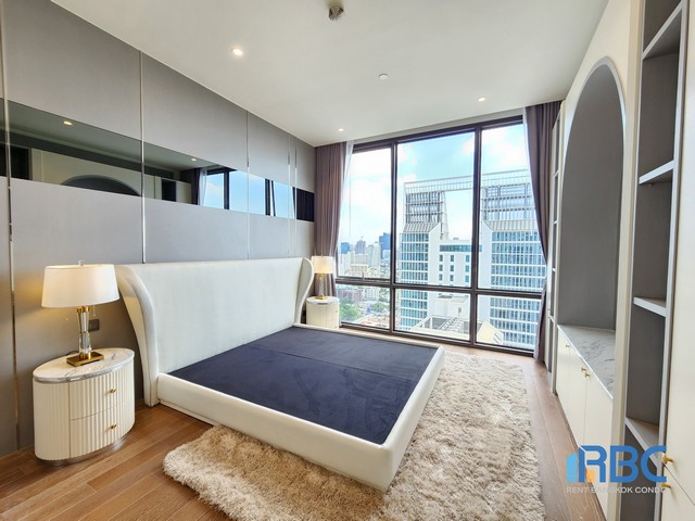 Penthouse Unit for Sale at Muniq Langsuan Selling with tenant