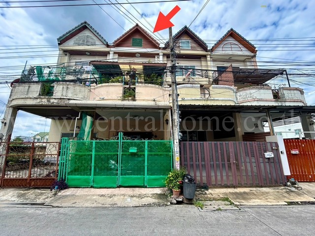 รหัสทรัพย์  4699ทาวน์โฮม 3 ชั้น ลาดพร้าว 101 แยก 46ที่ตั้ง  ซอยลาดพร้าว 101 แยก 46 แขวงคลองจั่น เขตบางกะปิ กทม 10240รายละเอียดทรัพย์- ทาวน์โฮม 3 ชั้นครึ่ง หันหน้าทิศใต้- ขนาดที่ดิน 23 ตารางวา, พื้นที่ใช้สอย 200 ตารางเมตร- 4 ห้องนอน, 3 ห้องน้ำ, 1 ห้องรับแขก ,1 ห้องนั่งเล่น, 1 ห้องครัว, 1 ที่จอดรถ- พื้นชั้นล่างหินอ่อน, พื้นชั้นบนแกรนิตโต้และปาเก้,- แถมแอร์ 4 เครื่อง บิ้วอินเฉพาะห้องนั่งเล่นชั้