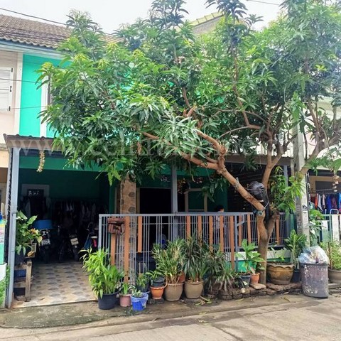 รหัสทรัพย์  4746ทาวน์เฮ้าส์ พฤกษา 20 ลำลูกกา คลอง 2ที่ตั้ง : ซ.ลำลูกกา 11 ถ.ลำลูกกา  ตำบลคูคต อำเภอลำลูกกา  ปทุมธานี 12130รายละเอียดทรัพย์- เนื้อที่ 18 ตร.ว พื้นที่ใช้สอย 75 ตร.ม- 3 ห้องนอน 2 ห้องน้ำ บ้านหันทิศตะวันตกเฉียงเหนือ- 1 ห้องนั้งเล่น 1 ห้องครัว- พื้นบนกระเบื้อง พื้นล่างกระเบื้อง- ต่อหลังคาสำหรับจอดรถ จอดรถ 2 คันสิ่งอำนวยความสะดวก- เจ้าหน้าที่รักษาความปลอดภัย 24 ชั่วโมง- สวน