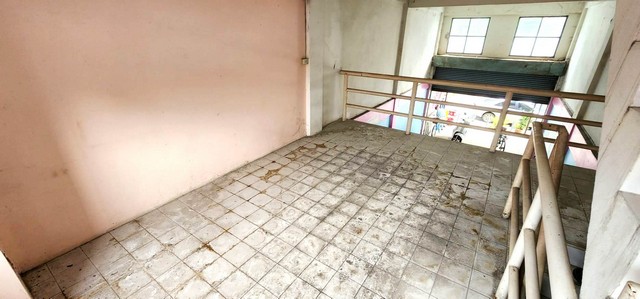 ตึก ธันยพฤกษ์ คลอง 7 0 ไร่ 0 NGAN 20 ตร.ว. 0BEDROOM 2300000 บ. โครตถูก! ขายอาคารพาณิชย์สูง 4.5 ชั้น เนื้อที่ 20 ตร.ว. มีชั้นลอย และดาดฟ้า มี 3 ห้องน้ำ พร้อมอยู่ เหมาะค้าขาย ตกแต่งพื้นกระเบื้องทุกชั้น ทำเลดี น่าลงทุน