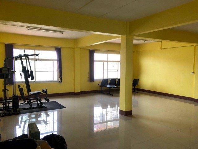 ขายด่วนอาคารพาณิชย์ 2 คูหา 3.5  ชั้น 32  ตร.วา ทำเลดีแต่งสวย หน้าตลาดทรัพย์เจริญ อ.กระทุ่มแบน  สมุทรสาคร   ZW283