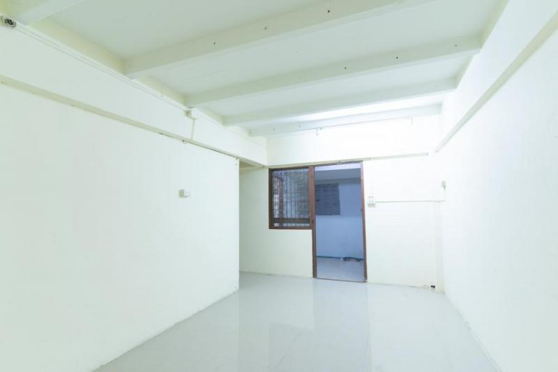 ให้เช่าอาคารพาณิชย์ 4 ชั้น เนื้อที่ 18 ตารางวา 4 ห้องโถง 2 ห้องน้ำ  ทำเลหัวมุม รามอินทรา กม7 ซอย 67/1  เขตคันนายาว