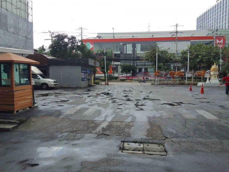 HR2747ให้เช่าอาคารติดถนนใหญ่ย่านรัชดา สุทธิสาร  เนื้อที่เช่ารวม 1 ไร่ สามารถเปิดร้านอาหารได้ พร้อมที่จอดรถกว้างขวางสนใจติดต่อคุณสามารถ 0918070863 ID line : samart863ราคาเช่า 400,000 บาท / เดือน (สัญญาขั้นต่ำ 3 ปี ประกัน 3 เดือน ล่วงหน้า 1 เดือน)*** มีค่าเซ้งอุปกรณ์และส่วนตกแต่งนัดคุยได้ ***เนื้อที่เช่ารวม 1 ไร่ใกล้ทำเลที่ชาวต่างชาติท่องเที่ยวและใกล้สถานที่บริษัทใหญ่จำนวนมากการเดินทางใก