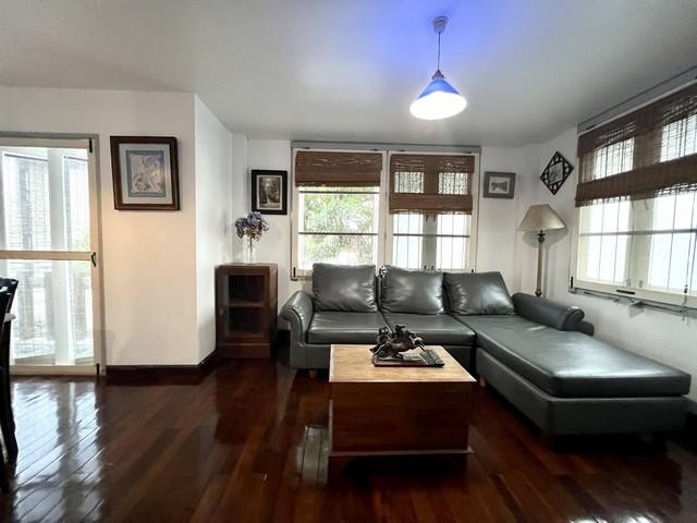 PT12 ให้เช่าบ้านเดี่ยว 3 ชั้น 63 ตร.วา 3 ห้องนอน ซอยลาซาล 71 หรือ ซอยบางนาตราด 40 บางนาใต้  ใกล้เซ็นทรัลบางนา BTS ศรีลาซาล เหมาะอยู่อาศัยราคาเช่า 32,000 บาท /เดือน มัดจำ 2 เดือน ล่วงหน้า 1 สัญญา 1 ปีติดต่อ คุณช่อผกา 0616198565 LINE 0616198565บ้านเดี่ยว 3 ชั้น ซอยลาซาล 71 ซอยบางนาตราด 40เนื้อที่ 63 ตร.วา พื้นที่ใช้สอย 300 กว่าตารางเมตร3 ห้องนอนแอร์ 3 ห้องน้ำ2 ห้องนั่งเล่น 1 ห้องแม่บ้าน + ห้องน้ำจอดรถได้ 2 คันเฟอ