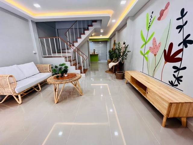 หมู่บ้าน​รัตนาวดี จันทร์​ทอง​เอี่ยม  บ้านมือสองตกแต่งใหม่  ทำเลศักยภาพ เดินทางสะดวก