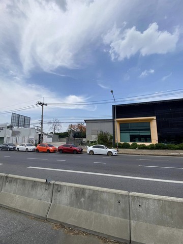 ให้เช่าอาคารโชว์รูม เหมาะทำภัตตาคาร สำนักงาน ร้านสะดวกซื้อ  ติดถนนใหญ่เกษตรนวมินทร์  พื้นที่ 1,000 ตรม 2 ชั้น