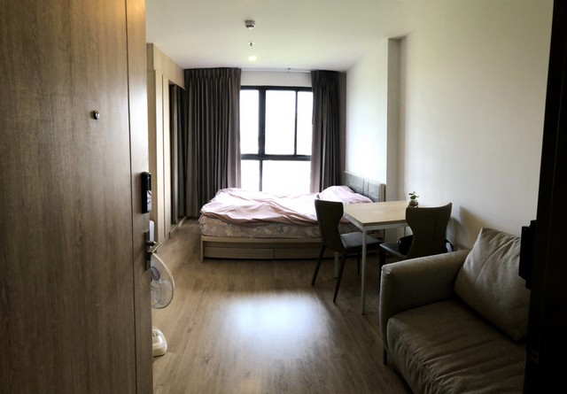 Ideo O2, peaceful, safe, livable, 9th floor, BTS Bangna.***Service for selling/renting houses, condos and giving advice. If interested, contact at any time***Interested in additional details or pictures or making an appointment to see the room?Contact EkachaiT. 089-799-5598Line ID: @auiauiaui001 (add @ in front)-------------------------------------------------- ------------Studio room typeSize 27 sq m., 9th floor, Building CNew, clean room, beautifully decorated, ready to move in.details-------------------------------------------------- ------------Rental price: 10,500 baht per month-------------------------------------------------- ------------* Complete electrical appliances- Air conditioning- fridge- TV- washing machine-------------------------------------------------- ------------*Nearby important places (Based on information from Google Map)- Bangkok Mall : 1.3 km.- Anglo Singapore International School : 2.7 km.- BTS Bangna : 300 m.- BTS Udomsuk : 900 m.- Chalerm Mahanakorn Expres